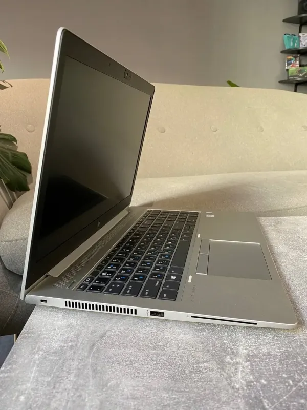 Ультрабук HP EliteBook 850 G6 / 15.6" (1920x1080) TN / Intel Core i5-8365U (4 (8) ядра по 1.6 - 4.1 GHz) / 16 GB DDR4 / 512 GB SSD M.2 / Intel UHD Graphics / WebCam / Win 10 б/в - зображення 4
