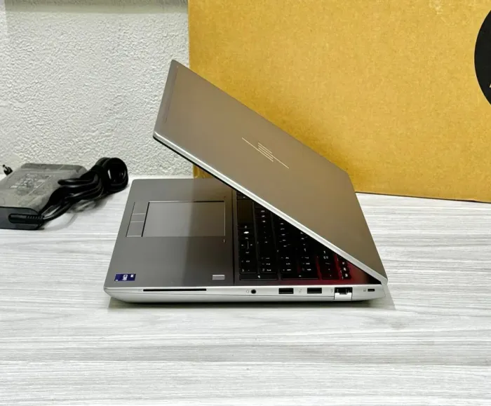 Мобільна робоча станція HP ZBook Firefly 16 G11 / 16" (3840x2400) IPS / Intel Core i9-14900HX (24 (32) ядра по 1.6 - 5.8 GHz) / 32 GB DDR5 / 1000 GB SSD M.2 / nVidia RTX 3500 Ada Generation, 12 GB GDDR6, 192-bit / WebCam / Win 11 Pro - зображення 6