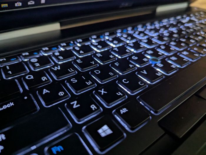 Мобільна робоча станція Dell Precision 7720 / 17.3" (1920x1080) IPS / Intel Xeon E3-1575M v6 (4 (8) ядра по 3.1 - 4.2 GHz) / 64 GB DDR4 / 960 GB SSD / nVidia Quadro P5000, 16 GB GDDR5X, 256-bit / HDMI / Windows 10 б/в - зображення 6