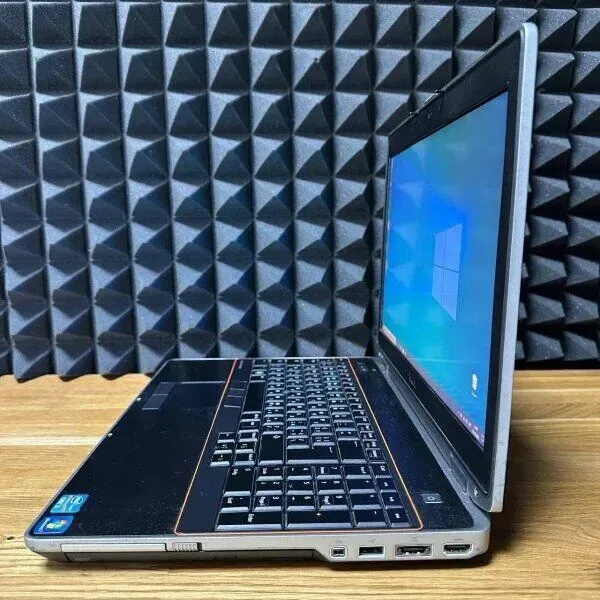 Ноутбук Dell Latitude E6520 / 15.6" (1600x900) TN / Intel Core i5-2540M (2 (4) ядра по 2.6 - 3.3 GHz) / 8 GB DDR3 / 128 GB SSD / Intel HD Graphics 3000 / WebCam б/в - зображення 6