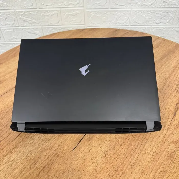 Ігровий ноутбук Б-клас Gigabyte Aorus 15P YD / 15.6" (1920x1080) IPS / Intel Core i7-11800H (8 (16) ядер по 2.3 - 4.6 GHz) / 16 GB DDR4 / 512 GB SSD / nVidia GeForce RTX 3080, 16 GB GDDR6, 256-bit / WebCam б/в - зображення 3