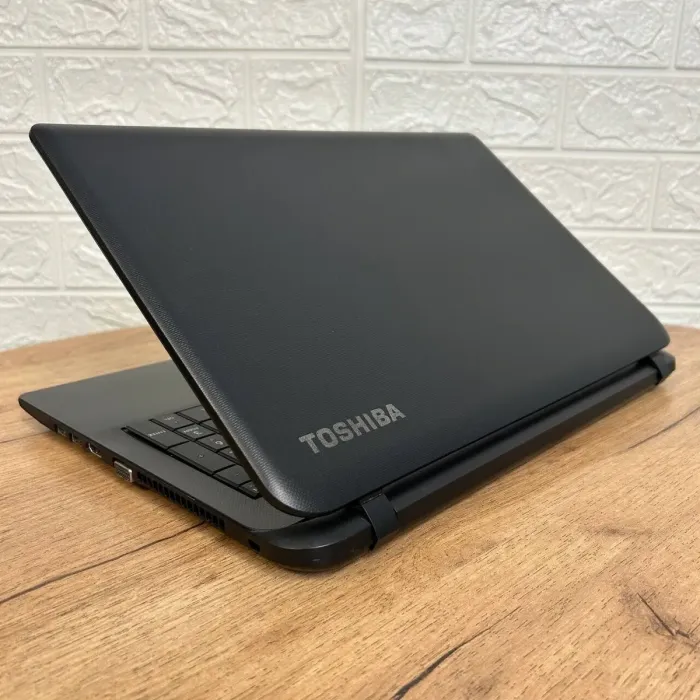 Ноутбук Б-клас Toshiba Satellite C55 / 15.6" (1366x768) TN / Intel Pentium N3510 (4 ядра по 2.0 GHz) / 4 GB DDR4 / 500 GB HDD / Intel HD Graphics / WebCam б/в - зображення 6