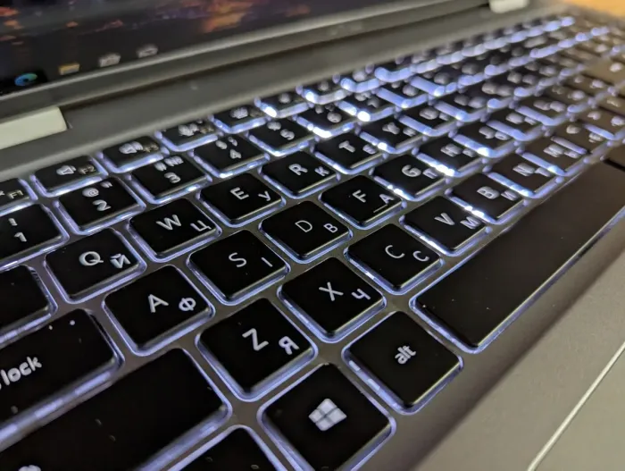 Ноутбук робоча станція Dell Precision 3560 / 15.6" (1920x1080) IPS / Intel Core i7-1165G7 (4 (8) ядра по 2.8 - 4.7 GHz) / 32 GB DDR4 / 512 GB SSD / nVidia T500, 2 GB GDDR6, 64-bit / WebCam / HDMI / Windows 10 б/в - зображення 6