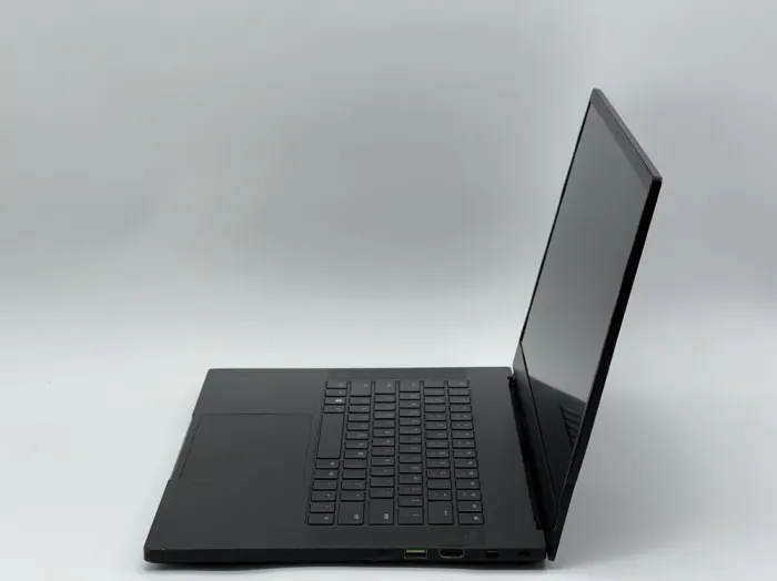 Ігровий ноутбук Razer Blade 15 RZ09-02385E92 / 15.6" (1920x1080) IPS / Intel Core i7-8750H (6 (12) ядер по 2.2 - 4.1 GHz) / 16 GB DDR4 / 480 GB SSD / nVidia GeForce GTX 1060 Max-Q, 6 GB GDDR5, 192-bit / WebCam б/в - зображення 4