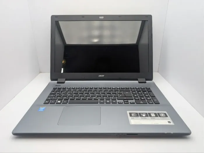Ноутбук Acer Aspire E5-731 / 17.3" (1600x900) TN / Intel Pentium 3556U (2 ядра по 1.7 GHz) / 8 GB DDR3 / 1000 GB HDD / Intel HD Graphics / WebCam / DVD-ROM б/в - зображення 3