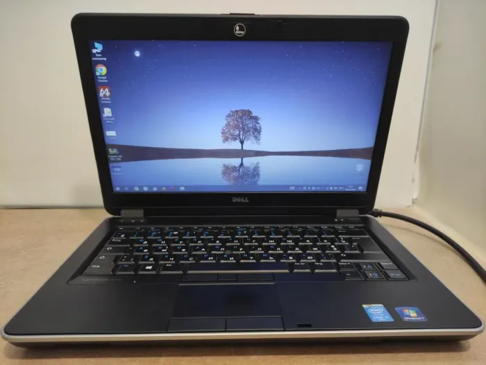Ноутбук Б-клас Dell Latitude E6440 / 14" (1366x768) TN / Intel Core i5-4310M (2 (4) ядра по 2.7 - 3.4 GHz) / 8 GB DDR3 / 120 GB SSD / Intel HD Graphics 4600 / WebCam / АКБ не держит б/в - зображення 2