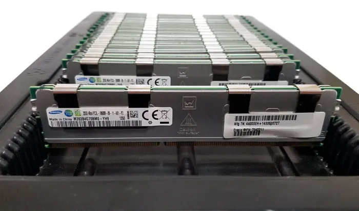Комплект: Серверна оперативна пам'ять Samsung / 128 GB (4x 32 GB) / 4Rx4 PC3-10600R / DDR3 ECC / 1333 MHz б/в - зображення 2
