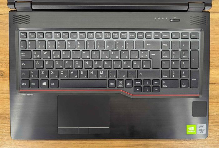 Мобільна робоча станція Fujitsu Celsius H7510 / 15,6" (1920x1080) IPS / Intel Core i7-10850H (6 (12) ядер по 2,7 - 5,1 ГГц) / 32 ГБ DDR4 / 512 ГБ SSD / nVidia Quadro T1000, 4 ГБ GDDR5, 128-біт / 4G / WebCam / Windows 10 б/в - зображення 3