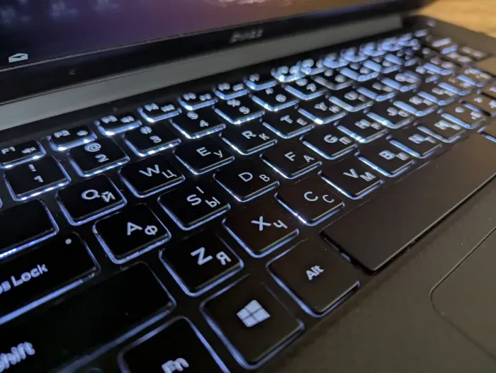 Мобільна робоча станція Dell Precision 5520 / 15.6" (1920x1080) IPS / Intel Core i7-7820HQ (4 (8) ядра по 2.9 - 3.9 GHz) / 16 GB DDR4 / 512 GB SSD / nVidia Quadro M1200, 4 GB GDDR5, 128-bit / HDMI / Windows 10 б/в - зображення 6