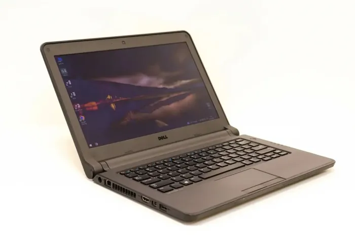 Ноутбук Б-класс Dell Latitude E3340 / 13.3" TN / Intel Core i3-4030U (2(4) ядра по 1.9GHz) / 4GB DDR3 / 128GB SSD / HD Graphics 4400 / WebCam / HDMI б/в - зображення 3