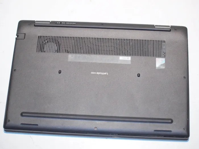 Ультрабук Dell Latitude 3420 / 14" (1366x768) TN / Intel Core i5-1135G7 (4 (8) ядра по 2.4 - 4.2 GHz) / 16 GB DDR4 / 512 GB SSD / Intel Iris Xe Graphics / WebCam б/в - зображення 7