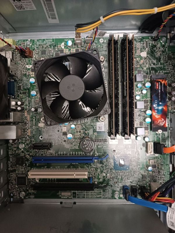 Комп'ютер Dell OptiPlex 5040 Tower / Intel Core i5-6500 (4 ядра по 3,2 - 3,6 ГГц) / 8 ГБ DDR3 / 120 ГБ SSD / Intel HD Graphics 530 б/в - зображення 5