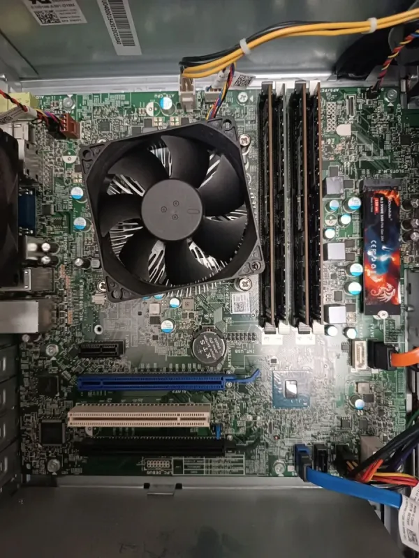 Комп'ютер Dell OptiPlex 5040 Tower / Intel Core i5-6500 (4 ядра по 3,2 - 3,6 ГГц) / 8 ГБ DDR3 / 120 ГБ SSD / Intel HD Graphics 530 б/в - зображення 5