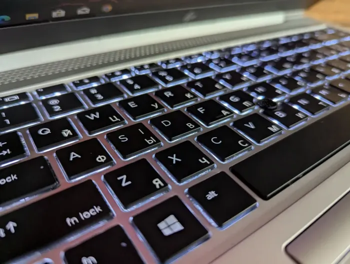 Ультрабук HP EliteBook 840 G5 / 14" (1920x1080) IPS / Intel Core i5-7200U (2 (4) ядра по 2.5 - 3.1 GHz) / 16 GB DDR4 / 480 GB SSD / Intel UHD Graphics 620 / WebCam / Fingerprint / Windows 10 б/в - зображення 6