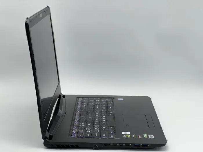 Ігровий ноутбук System76 Oryx Pro / 17.3" (1920x1080) IPS / Intel Core i7-7820HK (4 (8) ядра по 2.9 - 3.9 GHz) / 32 GB DDR3 / 960 GB SSD / nVidia GeForce GTX 1070, 8 GB GDDR5, 256-bit / WebCam б/в - зображення 3