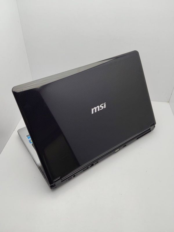 Ноутбук MSI CR720 / 17.3" (1600x900) TN / Intel Core i3-330M (2 (4) ядра по 2.1 - 2.5 GHz) / 6 GB DDR3 / 250 GB HDD / Intel HD Graphics 2000 / WebCam / АКБ не тримає б/в - зображення 8