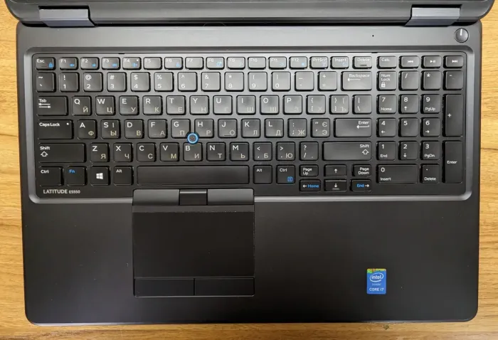 Ноутбук Б-клас Dell Latitude E5550 / 15.6" (1366x768) TN / Intel Core i7-5600U (2 (4) ядра по 2.6 - 3.2 GHz) / 8 GB DDR3 / 240 GB SSD / Intel HD Graphics 5500 / WebCam / Windows 10 б/в - зображення 4