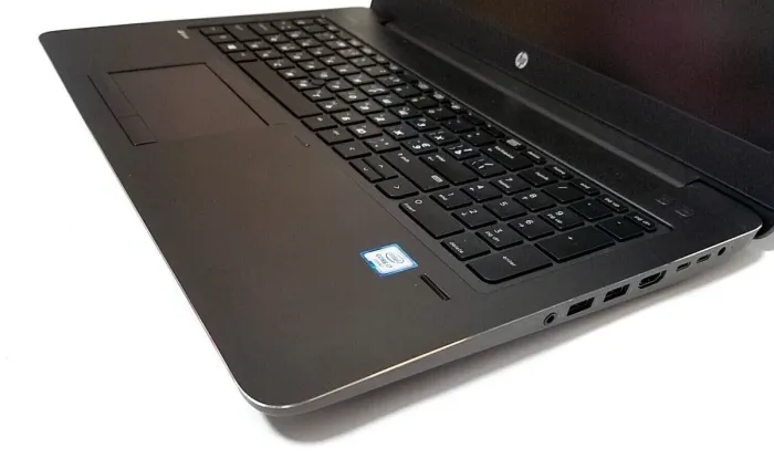 Мобільна робоча станція HP ZBook 15 G3 / 15.6" (1920x1080) TN / Intel Core i7-6700HQ (4 (8) ядра по 2.6 - 3.5 GHz) / 32 GB DDR4 / 512 GB SSD M.2 / AMD FirePro W5170M, 2 GB GDDR5, 128-bit / WebCam / Win 10 Pro б/в - зображення 4