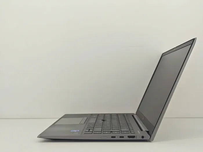 Ультрабук HP ZBook Firefly 14 G8 / 14" (1920x1080) IPS / Intel Core i7-1185G7 (4 (8) ядра по 1.2 - 4.8 GHz) / 16 GB DDR4 / 256 GB SSD / Intel Iris Xe Graphics / WebCam б/в - зображення 4