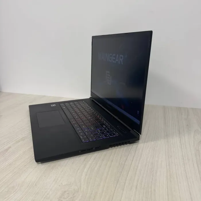 Ігровий ультрабук MainGear Vector Pro MG-VCP17A-3080 / 17,3" (1920x1080) IPS / AMD Ryzen 9 5900HX (8 (16) ядер по 3,3 - 4,6 ГГц) / 32 ГБ DDR4 / 1000 ГБ SSD NVMe / nVidia GeForce RTX 3080, 16 ГБ GDDR6, 256-біт / WebCam б/в - зображення 5