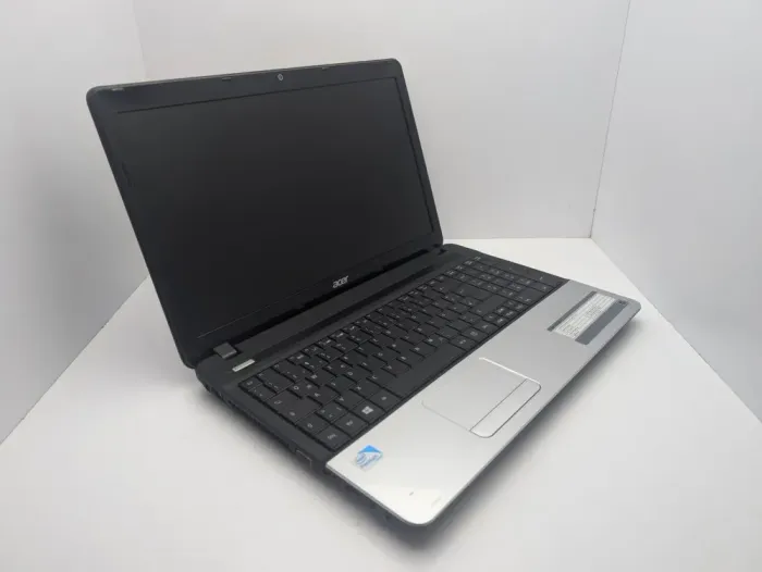 Ноутбук Acer Aspire E1-531 / 15.6" (1366x768) TN / Intel Pentium B950 (2 ядра по 2.2 GHz) / 6 GB DDR3 / 500 GB HDD / Intel HD Graphics 2000 / WebCam б/в - зображення 3