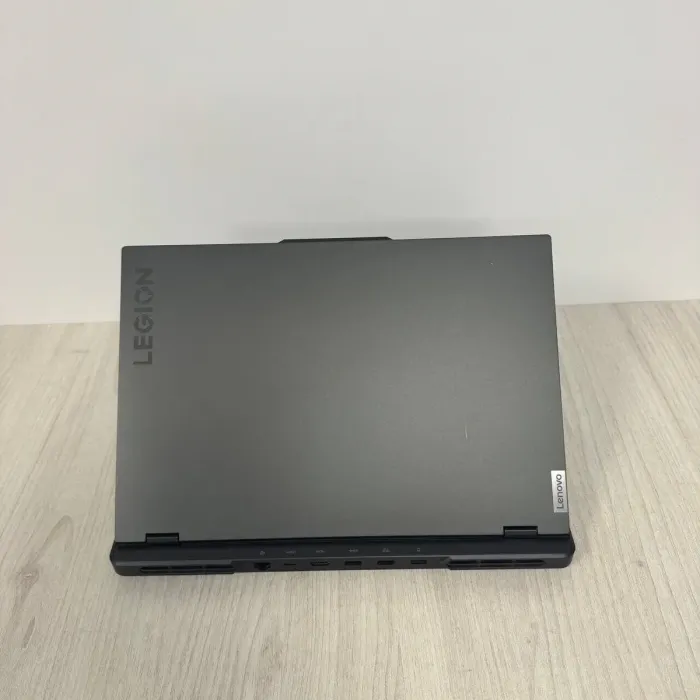 Ігровий ноутбук Lenovo Legion Pro 5 16IRX8 / 16" (2560x1600) IPS / Intel Core i7-13700HX (16 (24) ядра по 3,7 - 5,0 ГГц) / 32 ГБ DDR5 / 512 ГБ SSD / nVidia GeForce RTX 4070, 8 ГБ GDDR6, 128-біт / Веб-камера б/в - зображення 7