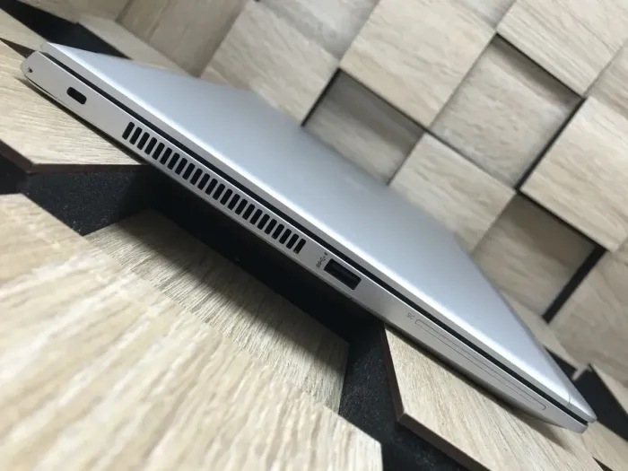 Ультрабук Б-клас HP EliteBook 840 G5 / 14" (1920x1080) IPS Touch / Intel Core i7-8650U (4 (8) ядра по 1.9 - 4.2 GHz) / 8 GB DDR4 / 256 GB SSD M.2 / Intel UHD Graphics 620 / WebCam / HDMI б/в - зображення 5
