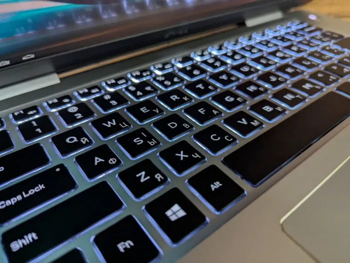 Ноутбук Dell Inspiron 7580 / 15.6" (1920x1080) IPS / Intel Core i7-8565U (4 (8) ядра по 1.8 - 4.6 GHz) / 16 GB DDR4 / 512 GB SSD / nVidia GeForce MX150, 2 GB GDDR5, 64-bit / WebCam / Windows 10 б/в - зображення 6