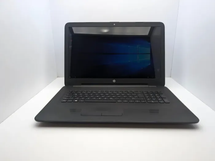 Ноутбук HP Pavilion 17-y040ng / 17.3" (1600x900) TN / AMD A8-7410 (4 ядра по 2.2 - 2.5 GHz) / 8 GB DDR3 / 120 GB SSD / AMD Radeon R5 Graphics / WebCam б/в - зображення 2