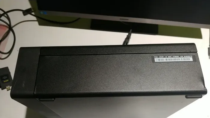 Комп'ютер класу B Lenovo ThinkStation P340 SFF / Intel Xeon W-1250 (6 (12) ядер по 3,3 - 4,7 ГГц) / 16 ГБ DDR4 / 256 ГБ SSD / Intel UHD Graphics P630 / COM-порт / DisplayPort б/в - зображення 6