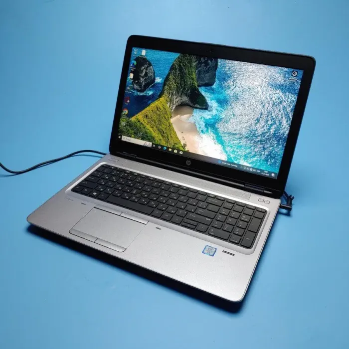 Ноутбук Б-клас HP ProBook 650 G2 / 15.6" (1366x768) TN / Intel Core i5-6300U (2 (4) ядра по 2.4 - 3.0 GHz) / 16 GB DDR4 / 480 GB SSD / AMD Radeon R7 M365X, 2 GB GDDR5, 128-bit / WebCam / Win 10 Pro б/в - зображення 2