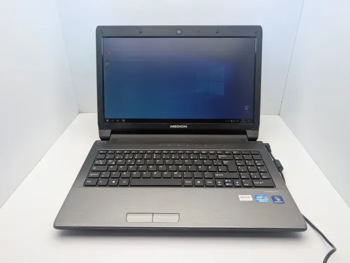 Ноутбук Medion Akoya E6228 / 15.6" (1366x768) TN / Intel Core i3-2350M (2 (4) ядра по 2.3 GHz) / 6 GB DDR3 / 120 GB SSD / Intel HD Graphics 3000 / WebCam б/в - зображення 2