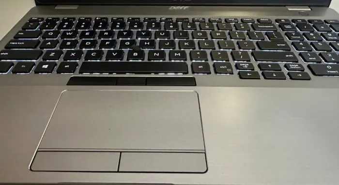 Ноутбук Dell Latitude 5510 / 15.6" (1920x1080) IPS / Intel Core i7-10610U (4 (8) ядра по 1.8 - 4.9 GHz) / 16 GB DDR4 / 512 GB SSD / Intel UHD Graphics / WebCam б/в - зображення 9