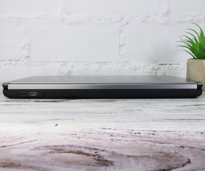 Ноутбук Fujitsu LifeBook E756 / 15.6" (1366x768) TN / Intel Core i5-6200U (2 (4) ядра по 2.3 - 2.8 GHz) / 8 GB DDR4 / 240 GB SSD / Intel HD Graphics 520 / WebCam / Win 10 Pro б/в - изображение 3