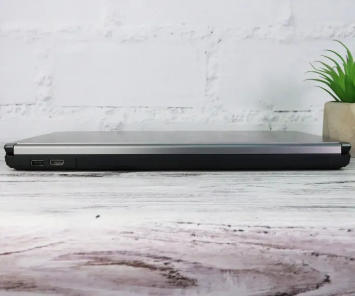 Ноутбук Fujitsu LifeBook E756 / 15.6" (1366x768) TN / Intel Core i5-6200U (2 (4) ядра по 2.3 - 2.8 GHz) / 8 GB DDR4 / 240 GB SSD / Intel HD Graphics 520 / WebCam / Win 10 Pro б/в - зображення 3