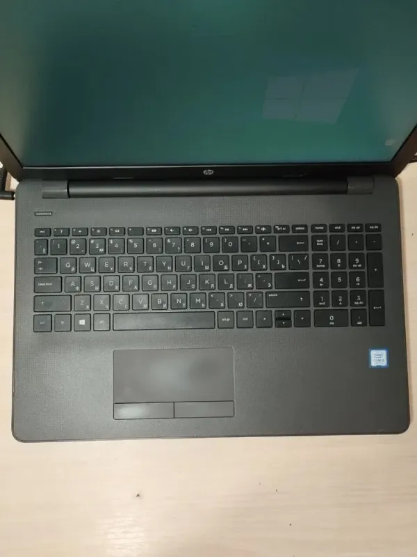 Ноутбук HP 250 G6 / 15.6" (1920x1080) TN / Intel Core i5-7200U (2 (4) ядра по 2.5 - 3.1 GHz) / 8 GB DDR4 / 240 GB SSD M.2 / Intel HD Graphics 620 / WebCam б/в - зображення 3
