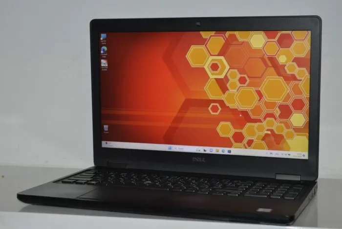 Ультрабук Dell Latitude 5590 / 15.6" (1920x1080) IPS / Intel Core i5-7300U (2 (4) ядра по 2.6 - 3.5 GHz) / 16 GB DDR4 / 256 GB SSD / Intel UHD Graphics 620 / WebCam / Windows 11 Pro б/в - зображення 7