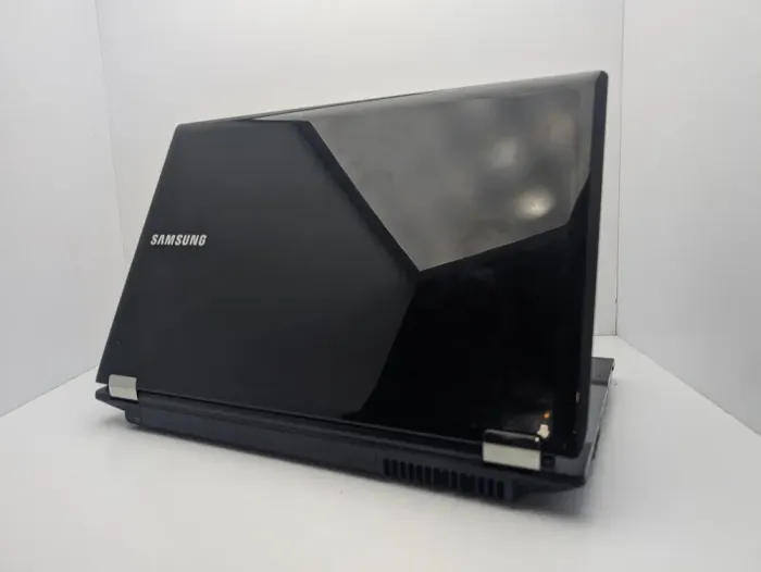 Ноутбук Samsung NP350V5C / 15.6" (1366x768) TN / Intel Core i7-2670QM (4 (8) ядра по 2.2 - 3.1 GHz) / 8 GB DDR3 / 500 GB HDD / nVidia GeForce GT 540M, 1 GB DDR3, 64-bit / WebCam б/в - зображення 8