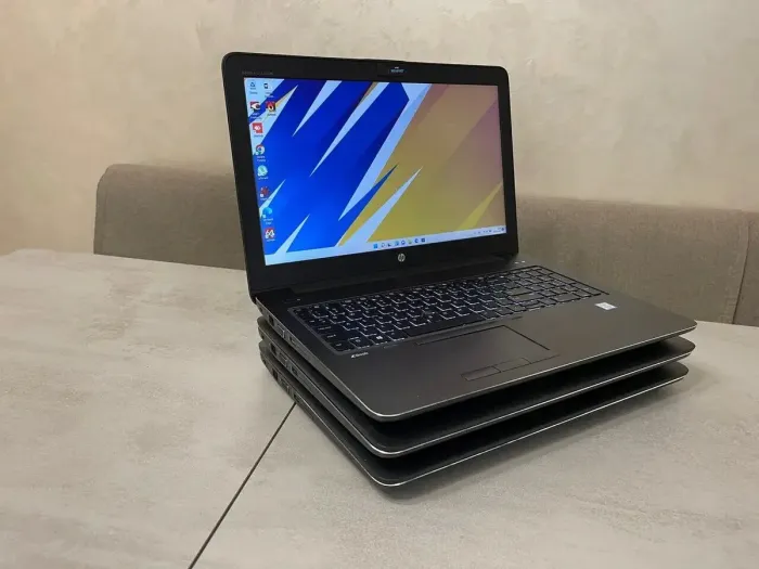 Робоча станція HP ZBook 15 G3 / 15.6" TN / Core i7-6700HQ (4(8) ядра по 2.6-3.5GHz) / 16GB DDR4 / 512GB SSD / Quadro M1000M, 2GB  / WebCam б/в - зображення 3