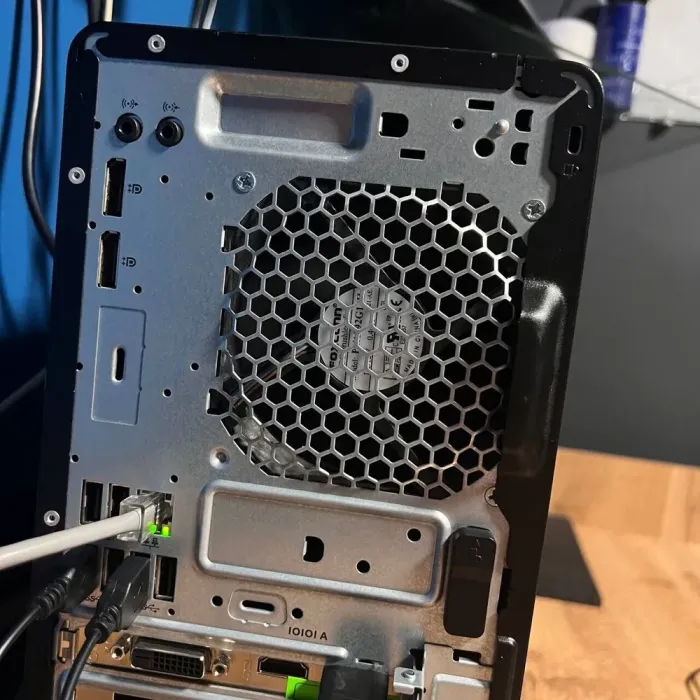 Комп'ютер HP EliteDesk 800 G3 Tower / Intel Core i5-7500 (4 ядра 3,4 - 3,8 ГГц) / 16 ГБ DDR4 / 250 ГБ SSD + 1000 ГБ HDD / nVidia GeForce GTX 1650 Super, 4 ГБ GDDR6, 128-біт б/в - зображення 2