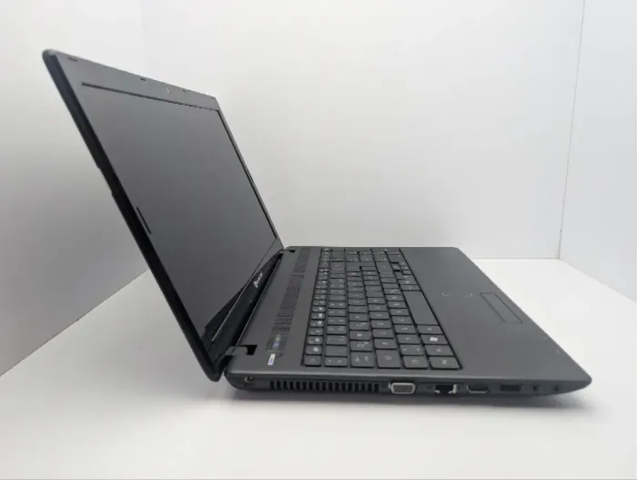 Ноутбук Packard Bell TK85 / 15.6" (1366x768) TN / Intel Pentium P6100 (2 ядра по 2.0 GHz) / 6 GB DDR3 / 500 GB HDD / Intel Graphics / WebCam / DVD-ROM б/в - изображение 4