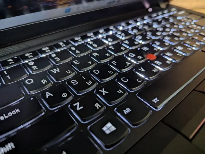 Ультрабук Lenovo ThinkPad T14 Gen 1 / 14" (1920x1080) IPS / Intel Core i5-10310U (4 (8) ядра по 1.7 - 4.4 GHz) / 16 GB DDR4 / 512 GB SSD / Intel UHD Graphics / WebCam / TouchID / Windows 11 б/в - зображення 6