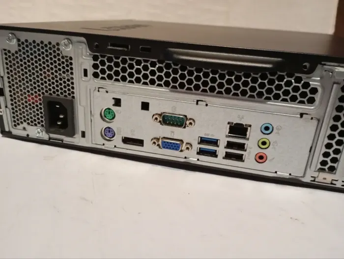 ПК Lenovo ThinkCentre M700 SFF / Intel Core i3-6100 (2 (4) ядра по 3.7 GHz) / 8 GB DDR4 / 500 GB HDD / Intel HD Graphics 530 б/в - зображення 4