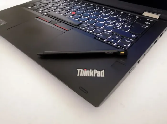 Ноутбук-трансформер Б-класс Lenovo ThinkPad Yoga 370 / 13.3" (1920x1080) IPS Touch / Intel Core i5-7300U (2 (4) ядра по 2.6 - 3.5 GHz) / 8 GB DDR4 / 256 GB SSD / Intel HD Graphics 620 / WebCam / HDMI / Win 10 Pro / Стілус у комплекті б/в - зображення 4