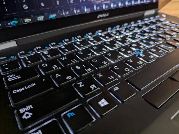 Ультрабук Dell Latitude E7470 / 14" (2560x1440) IPS Touch / Intel Core i5-6300U (2 (4) ядра по 2.4 - 3.0 GHz) / 8 GB DDR4 / 240 GB SSD / Intel HD Graphics 520 / WebCam / Windows 10 б/в - зображення 6