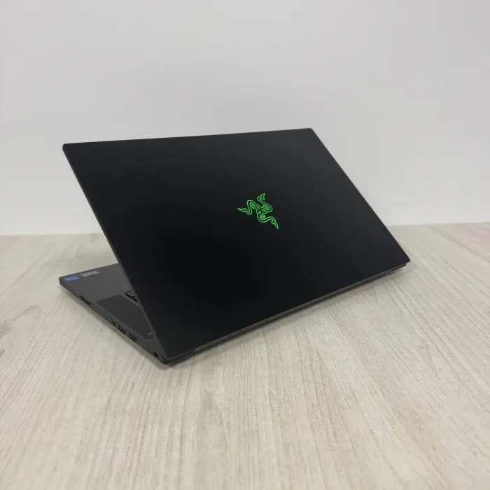 Ігровий ноутбук Razer Blade 15 RZ09-0409 / 15,6" (1920x1080) IPS / Intel Core i7-11800H (8 (16) ядер по 2,3 - 4,6 ГГц) / 32 ГБ DDR4 / 1000 ГБ SSD NVMe / nVidia GeForce RTX 3080, 8 ГБ GDDR6, 256-біт / Веб-камера б/в - изображение 8