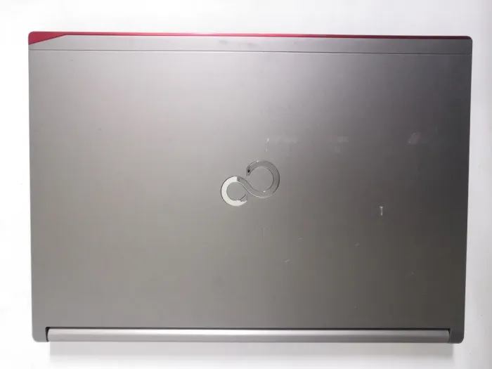 Ноутбук Б-клас Fujitsu LifeBook E734 / 13.3" (1366x768) TN / Intel Core i3-4000M (2 (4) ядра по 2.4 GHz) / 4 GB DDR3 / 500 GB HDD / Intel HD Graphics 4600 / WebCam / Windows 10 Pro б/в - зображення 6