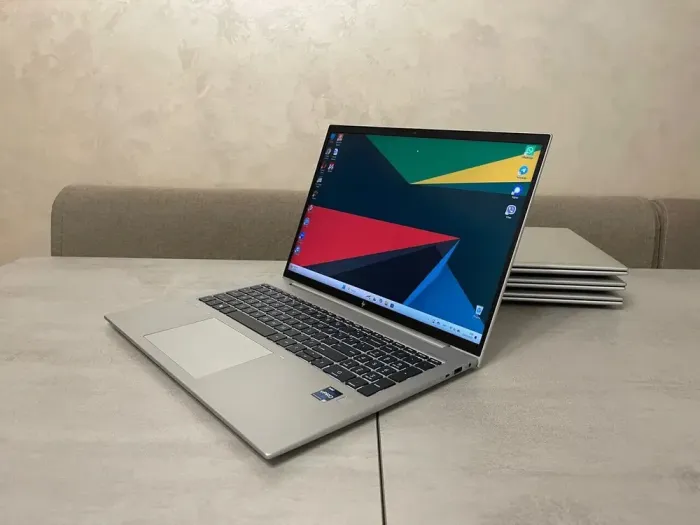 Ультрабук HP EliteBook 860 G10 / 16" (1920x1200) IPS / Intel Core i7-1365U (10 (12) ядер по 1.8 - 5.2 GHz) / 16 GB DDR5 / 512 GB SSD M.2 / Intel Iris Xe Graphics / WebCam / HDMI б/в - зображення 4