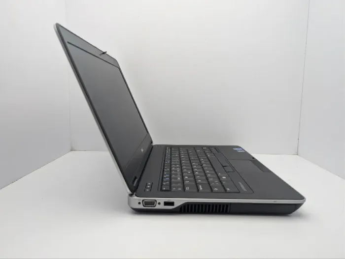 Ноутбук Dell Latitude E6440 / 14" (1366x768) TN / Intel Core i5-4300M (2 (4) ядра по 2.6 - 3.3 GHz) / 8 GB DDR3 / 240 GB SSD / AMD Radeon HD 8690M, 2 GB GDDR5, 64-bit / WebCam / DVD-ROM б/в - зображення 4