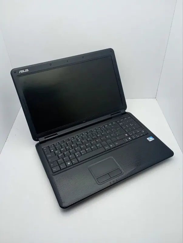 Ноутбук Asus K50 / 15.6" (1366x768) TN / Intel Pentium T4300 (2 ядра по 2.1 GHz) / 4 GB DDR3 / 250 GB HDD / Intel GMA 4500M Graphics / WebCam б/в - зображення 5